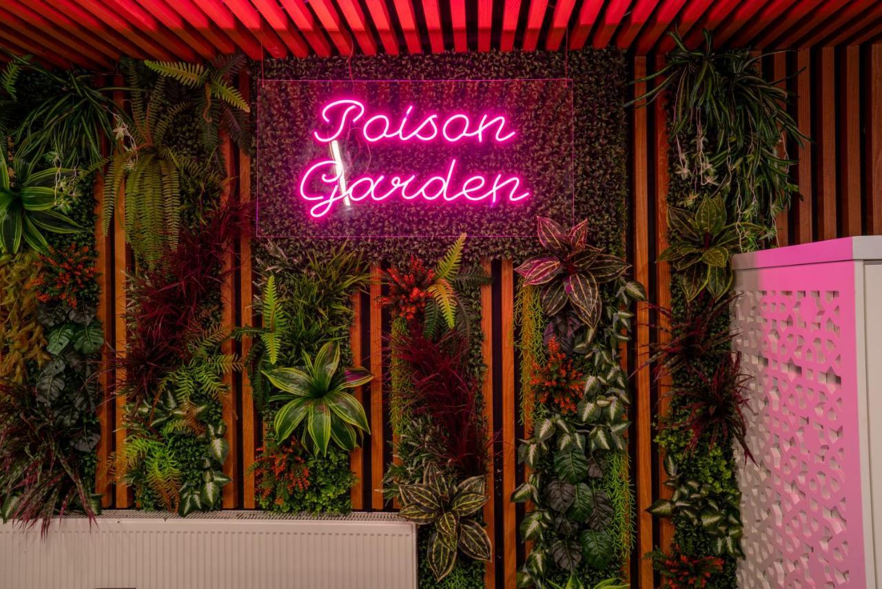 Poison Garden Suite Gozalan Exterior photo